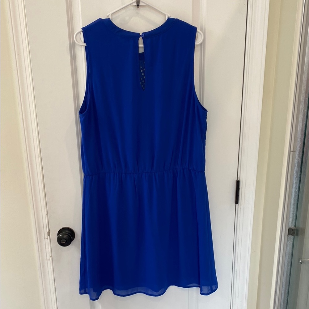 Blue Sleeveless Dress with Cutout Design - Picture 2 of 4